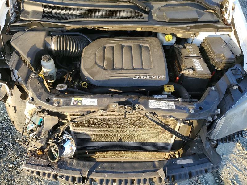 2014 Chrysler Town & Country s