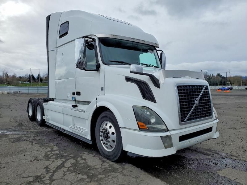 2015 Volvo VNL Semi Truck
