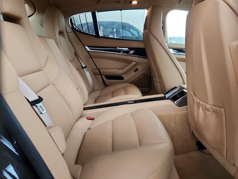 2012 Porsche Panamera 2