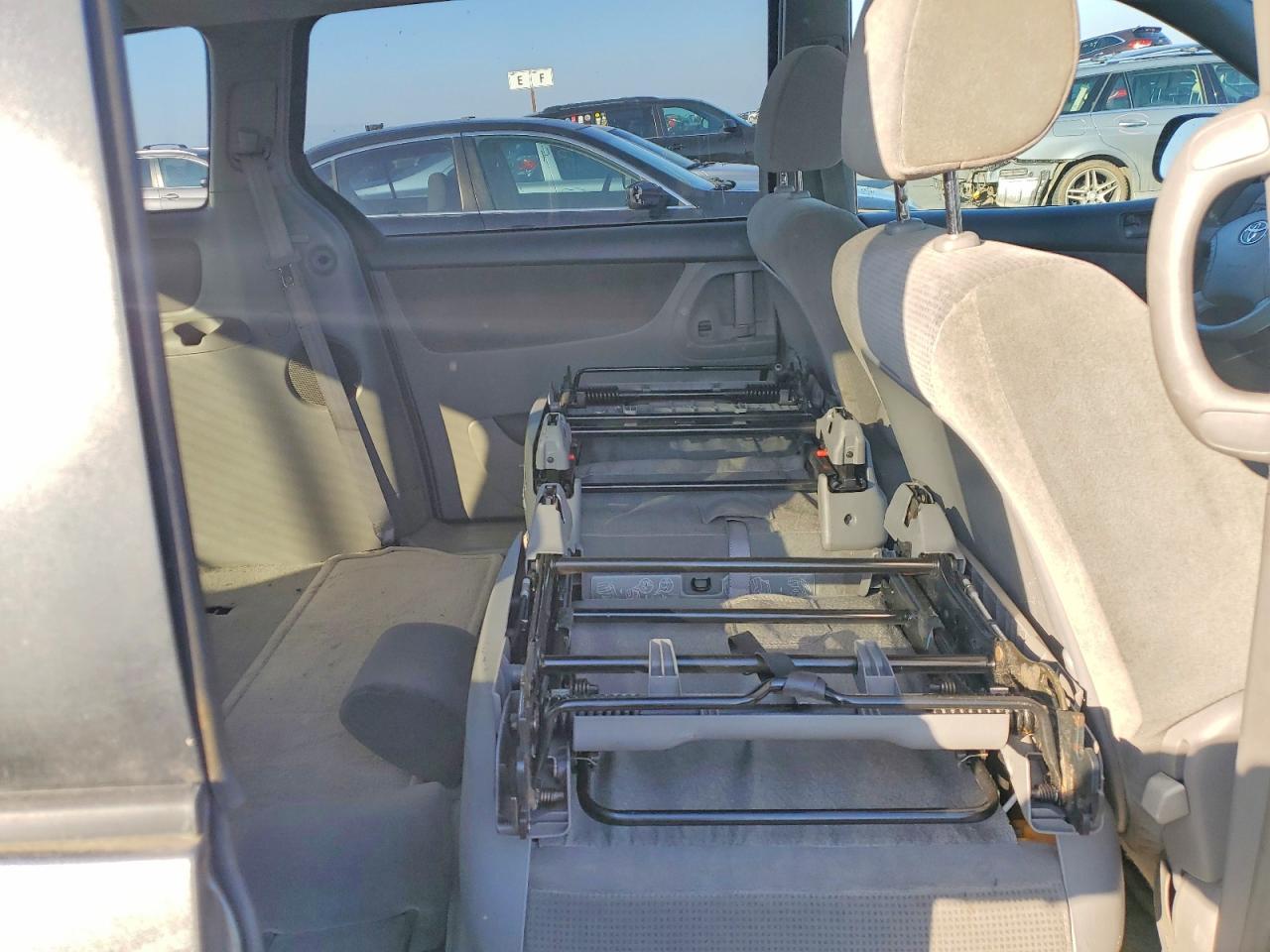 2004 Toyota Sienna ce