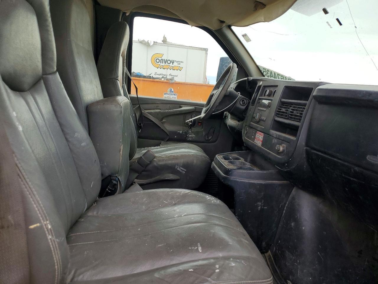 2008 GMC Savana BOX Truck