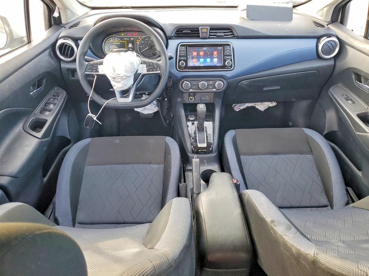 2025 Nissan Versa sv