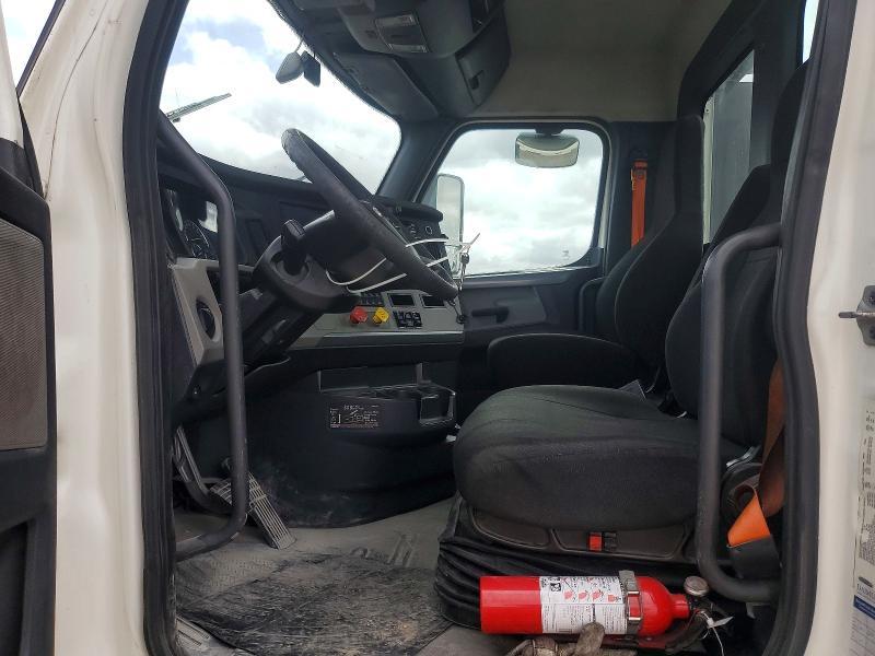 2019 Freightliner Cascadia 116 Semi Truck
