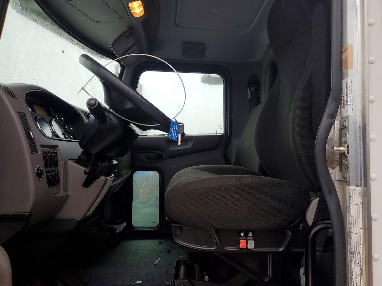 2022 Peterbilt 337 BOX Truck