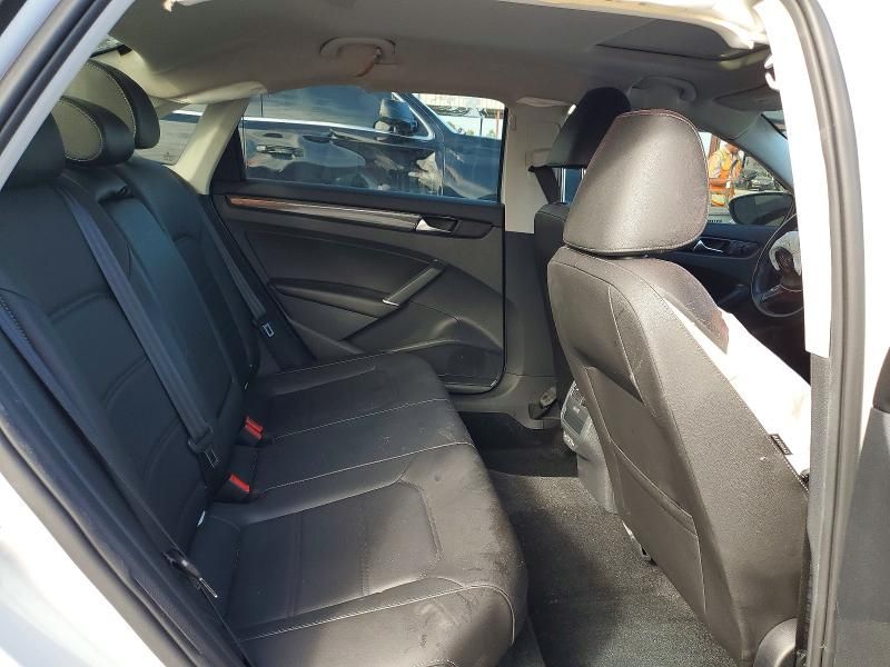 2020 Volkswagen Passat R-line