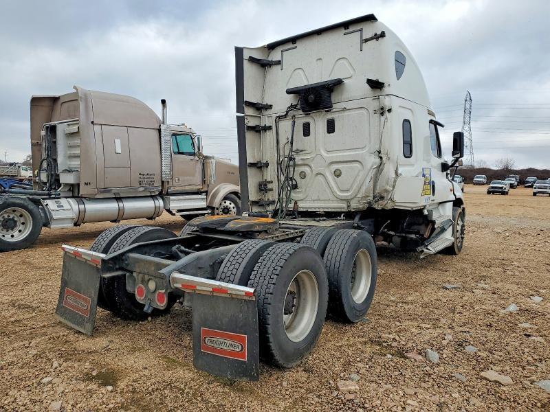 2017 Freigliner 2017 Freightliner Cascadia 125 Semi Truck