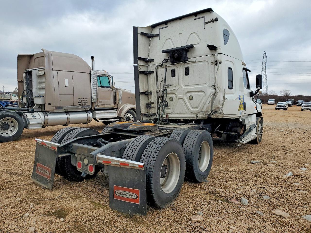 2017 Freigliner 2017 Freightliner Cascadia 125 Semi Truck