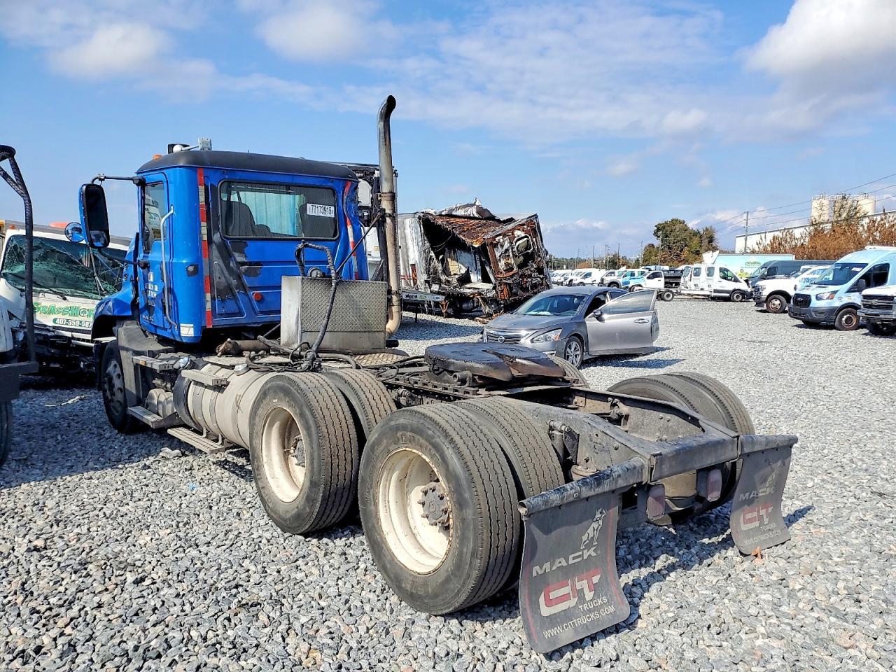 2014 Mack CXU613 Semi Truck
