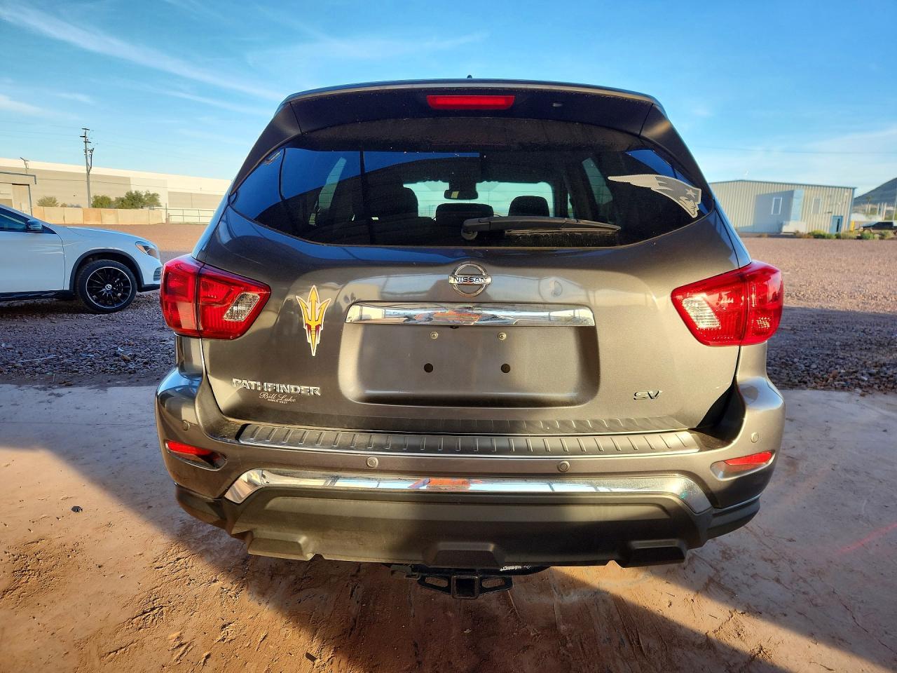 2017 Nissan Pathfinder sv