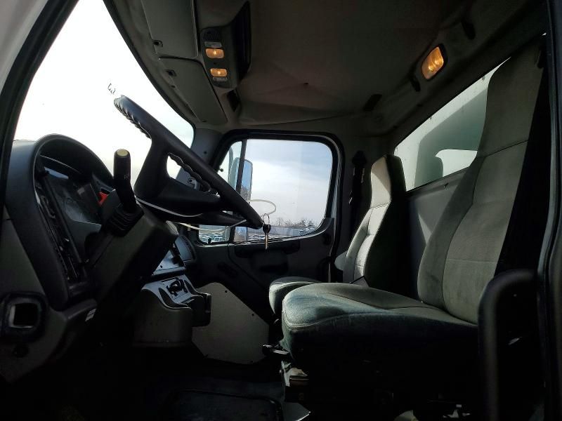 2005 Freightliner M2 106 Medium Duty