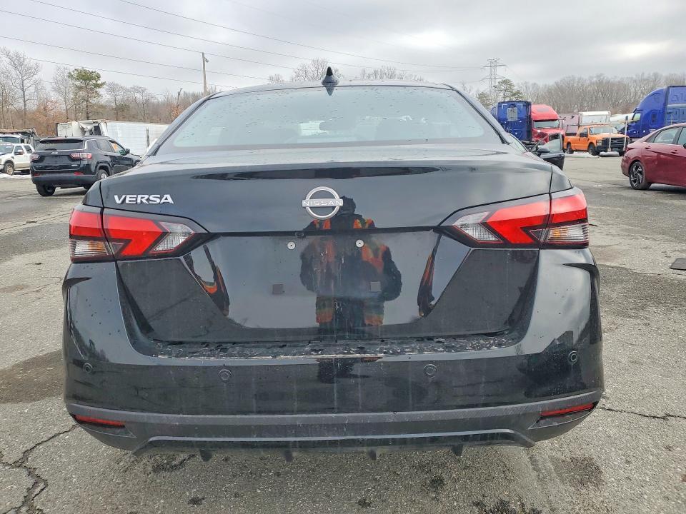 2025 Nissan Versa sv
