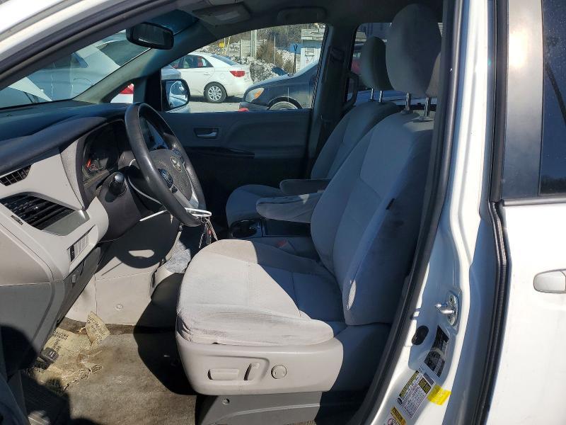 2017 Toyota Sienna le 8 Passenger