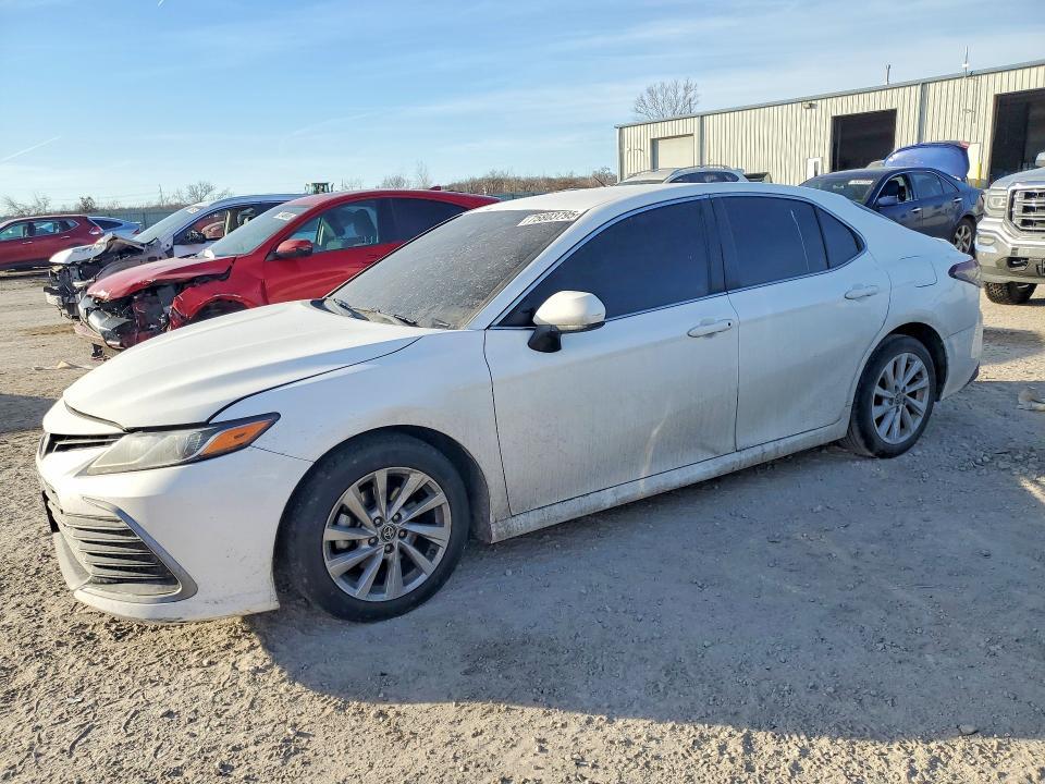 2021 Toyota Camry le