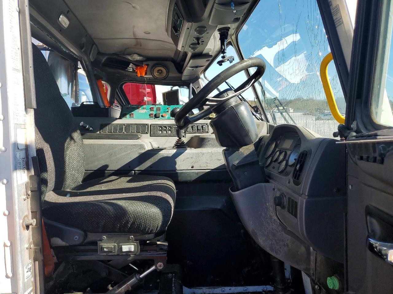 2022 Peterbilt 520 Refuse Truck