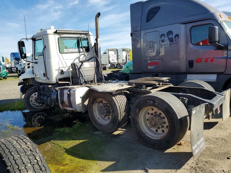 2016 Mack Cxu613 Semi Truck