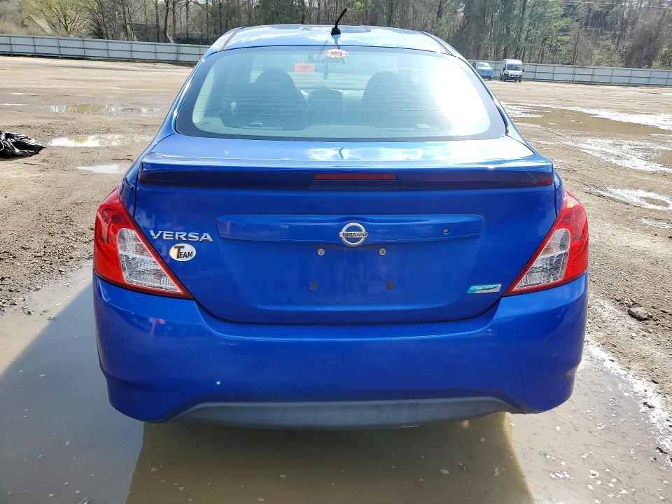 2015 Nissan Versa 1.6 s Plus