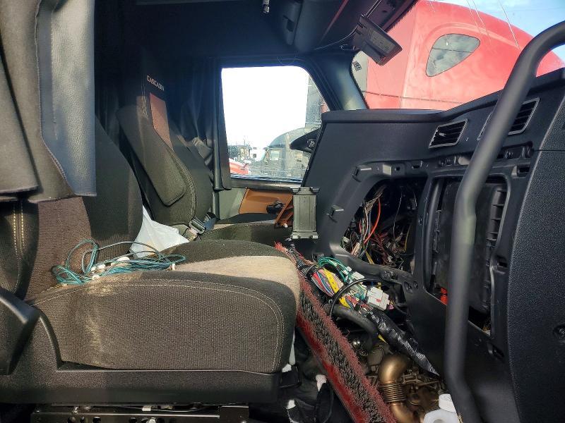 2025 Freightliner Cascadia 126 Semi Truck