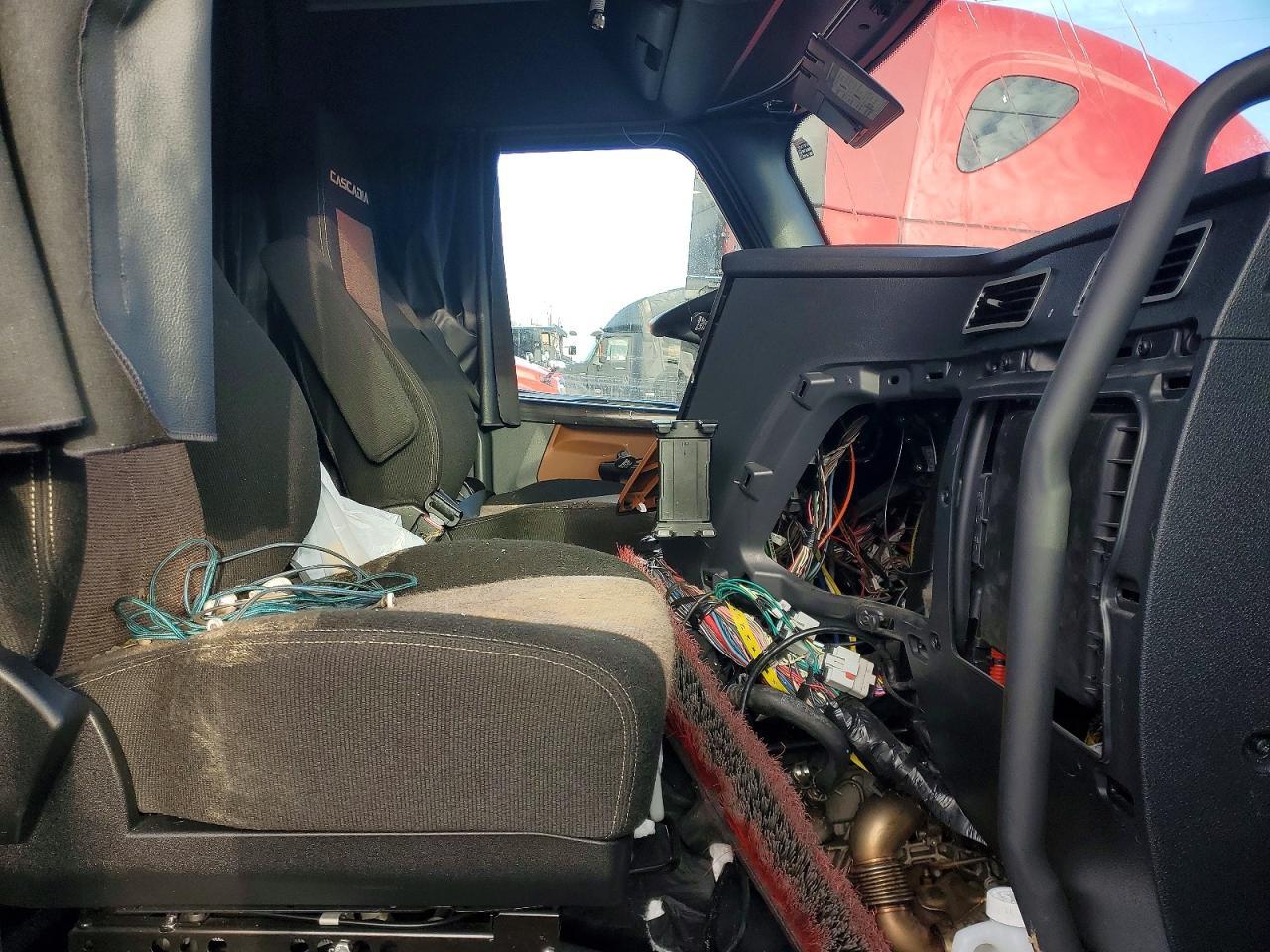 2025 Freightliner Cascadia 126 Semi Truck