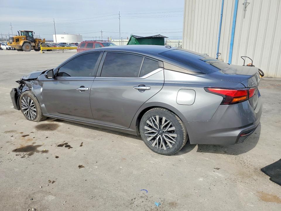 2023 Niss Altima 2.5 sv
