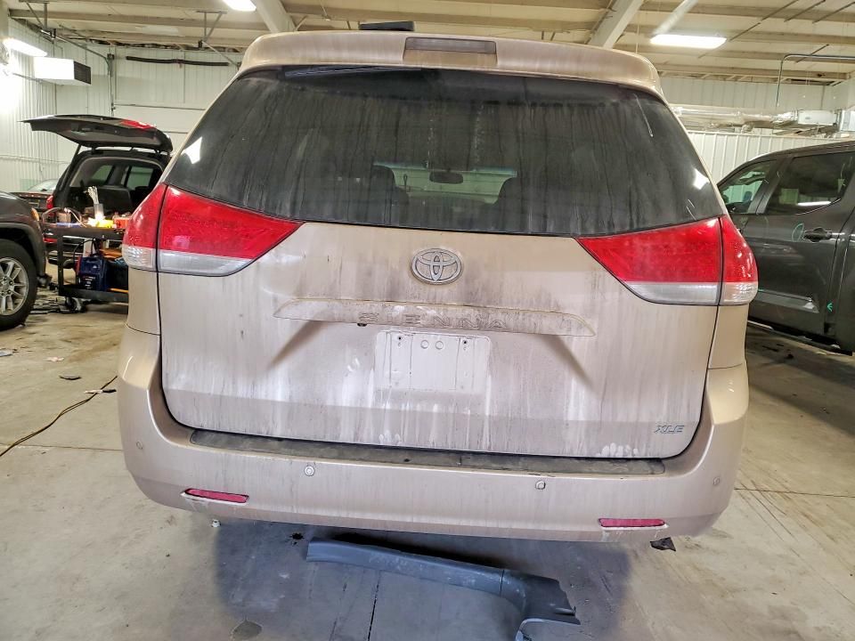 2013 Toyota Sienna xle