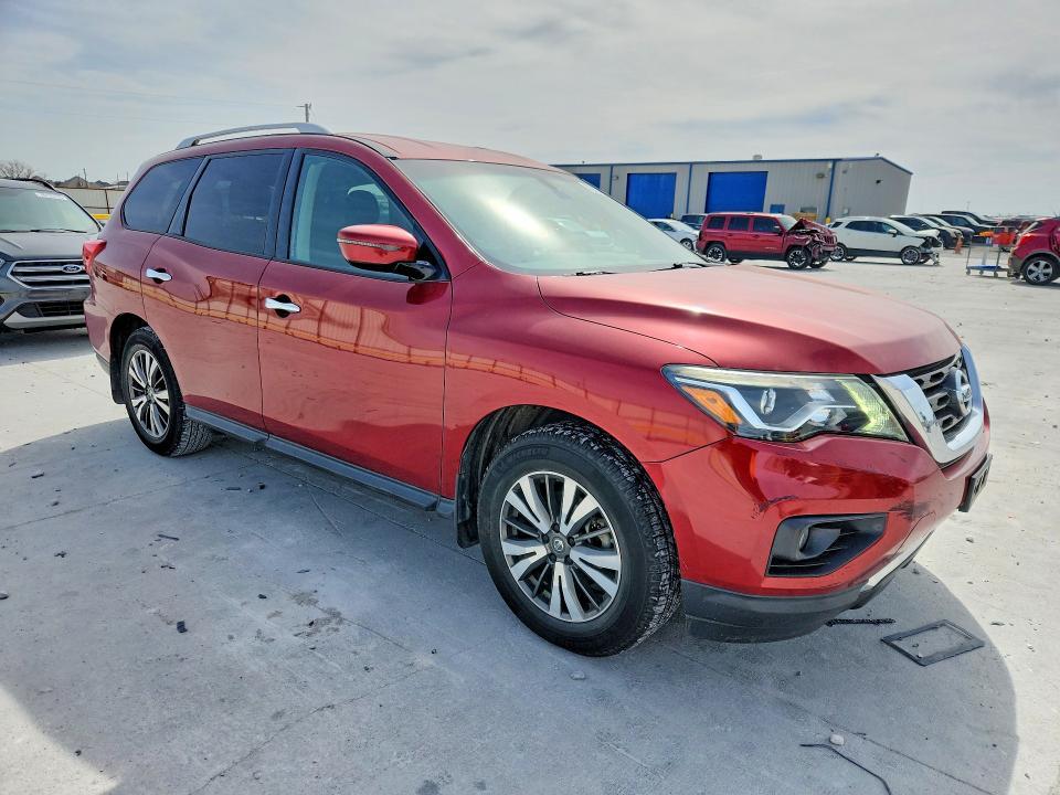 2017 Nissan Pathfinder sv