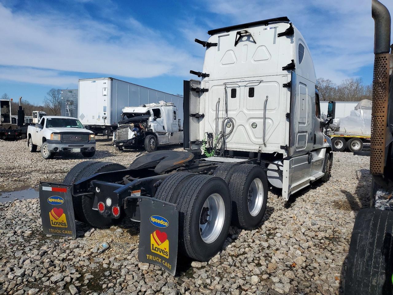 2014 Freigliner 2014 Freightliner Cascadia Semi Truck