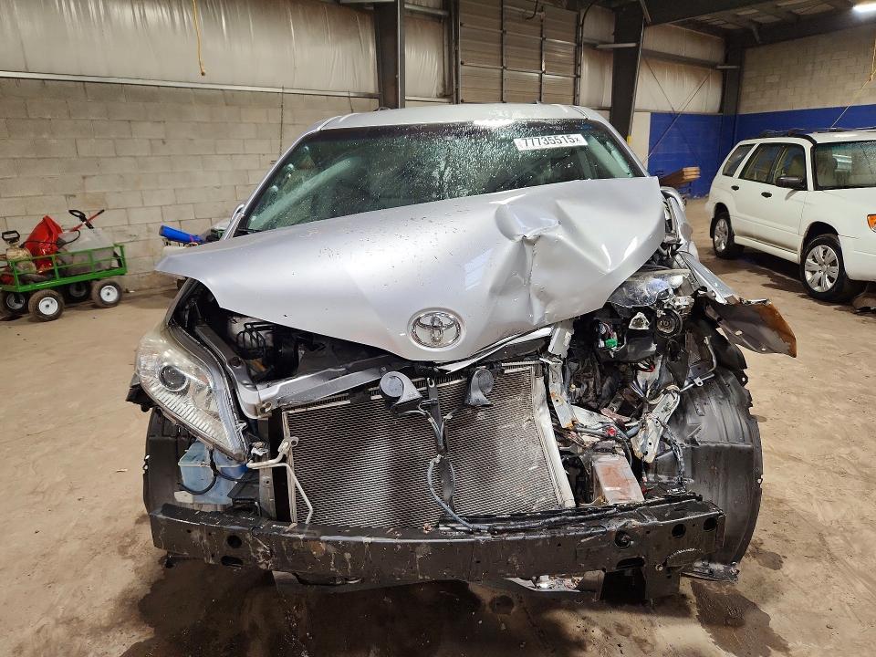 2015 Toyota Sienna le 8-passenger