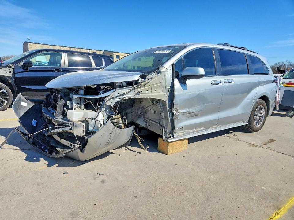 2021 Toyota Sienna xle