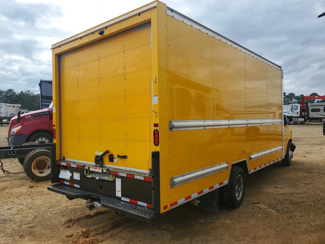 2023 GMC Savana BOX Truck