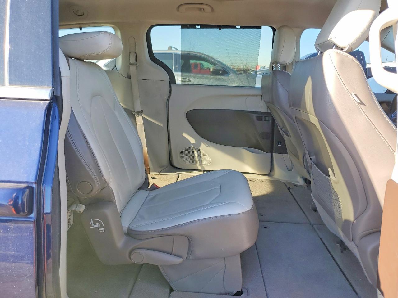 2017 Chrysler Pacifica Touring l