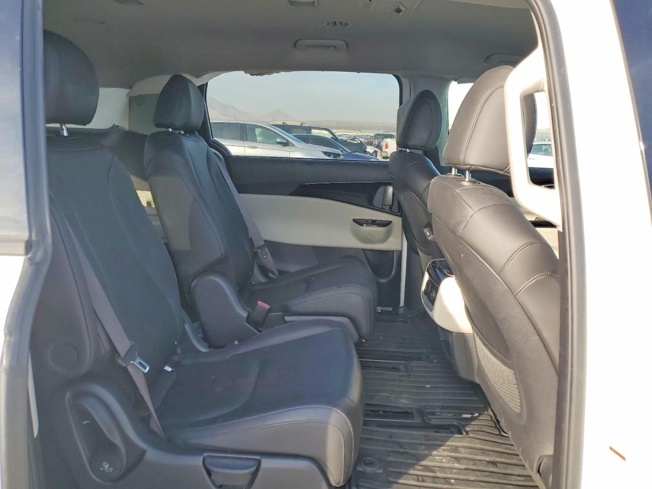 2024 KIA Carnival sx