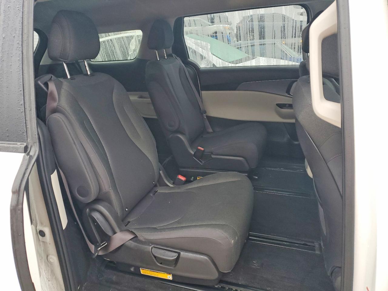2023 KIA Carnival lx