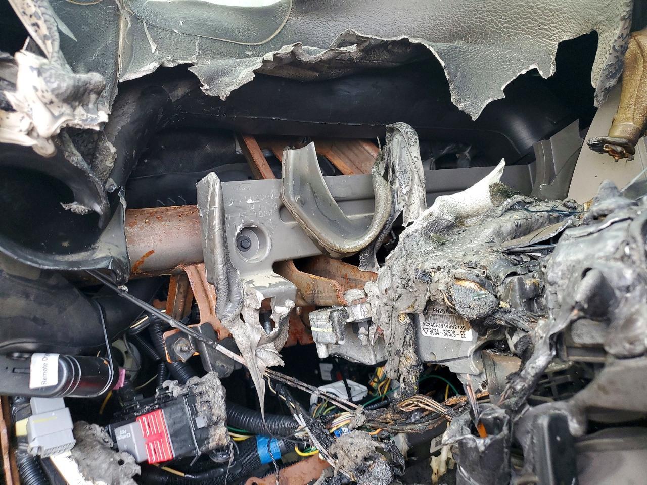 2009 Ford F350 Super Duty Flatbed Truck