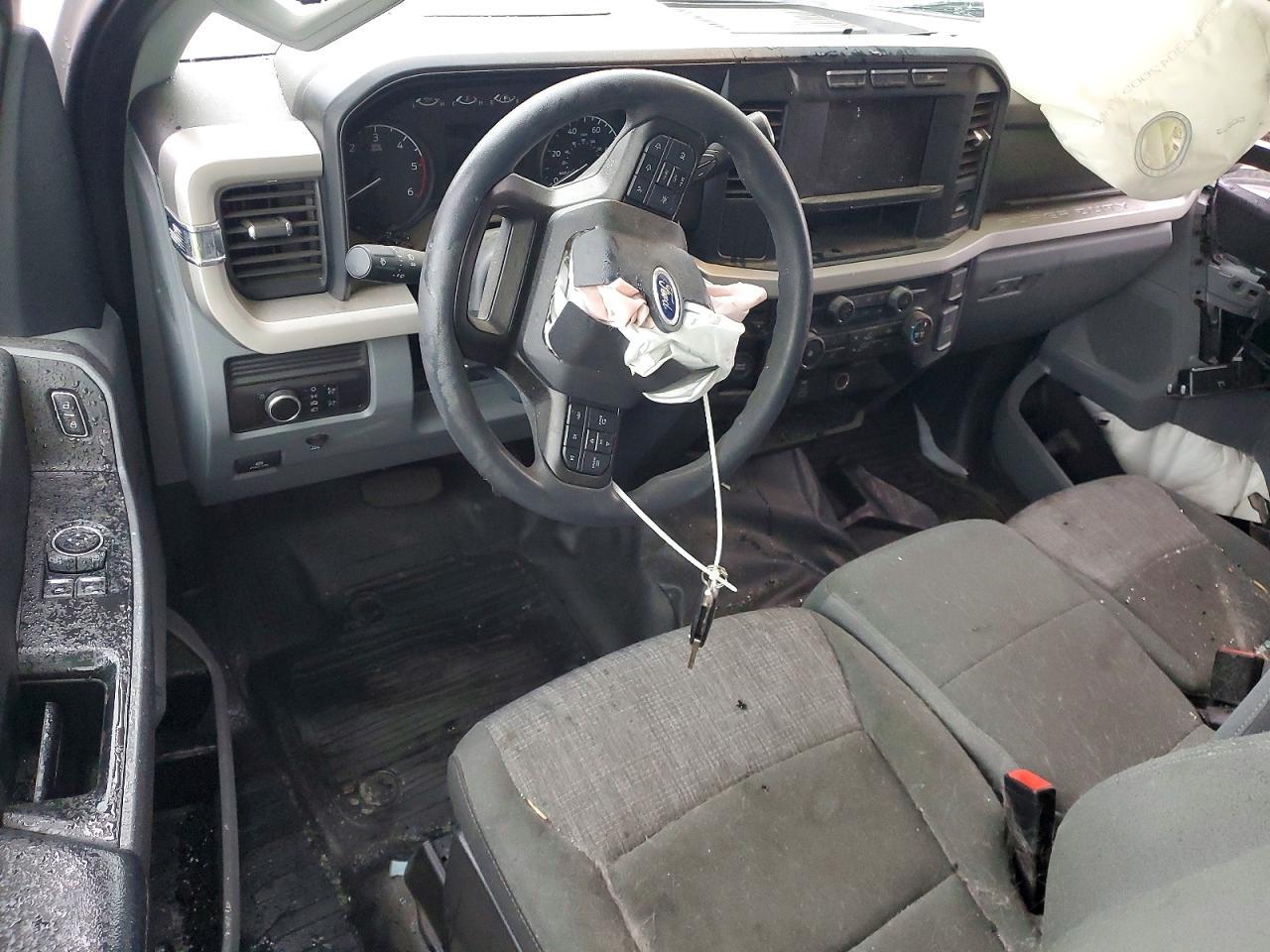 2023 Ford F550 Super Duty Delivery Truck