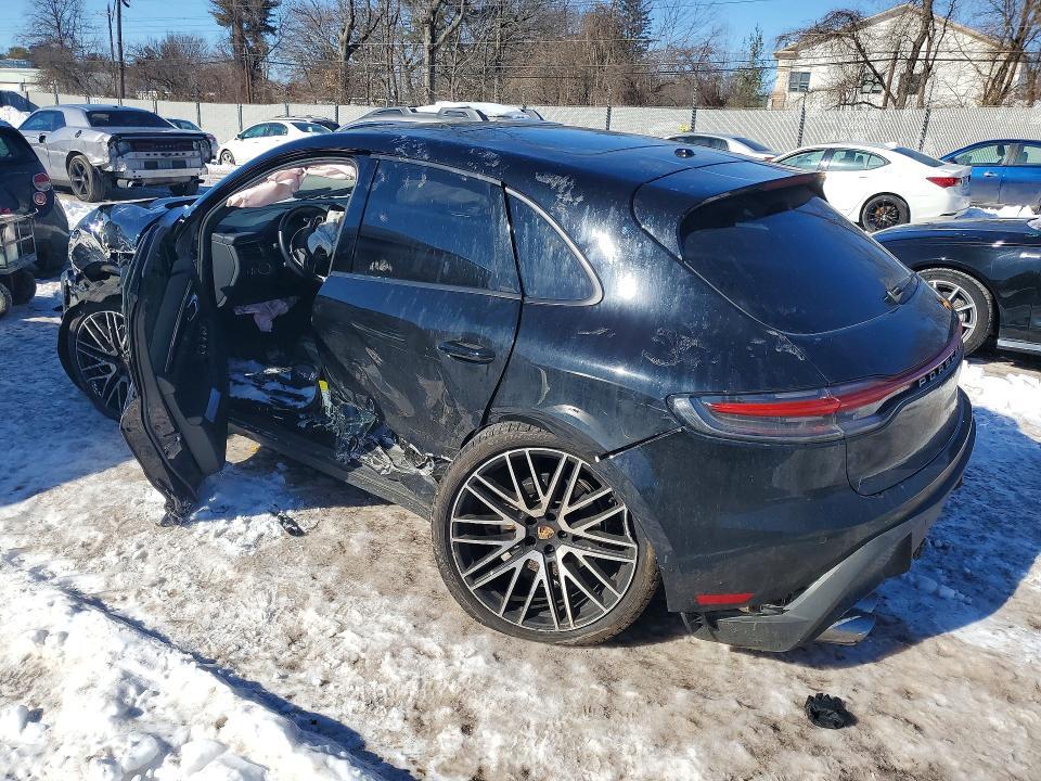 2025 Porsche Macan Base