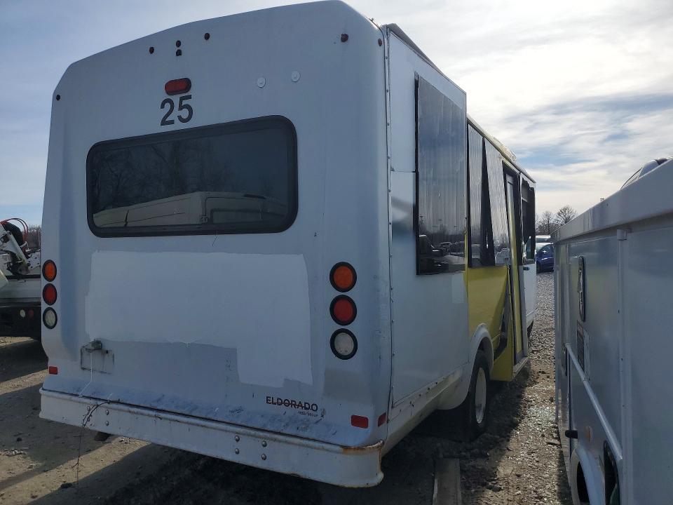 2017 Ford Econoline E450 Super Duty Cutaway Van