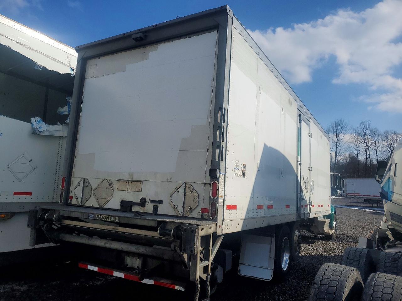 2018 Peterbilt 348 BOX Truck