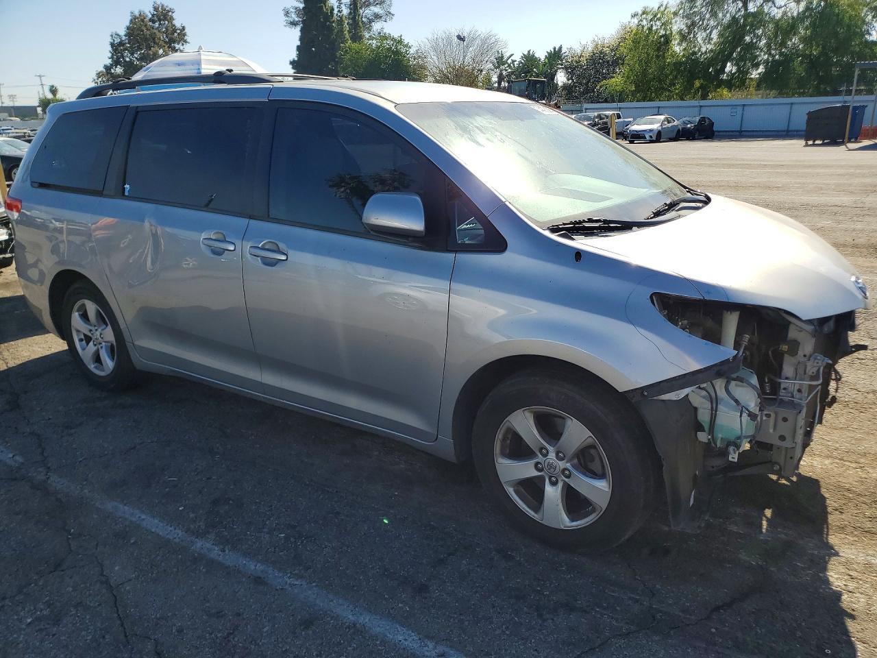 2013 Toyota Sienna le