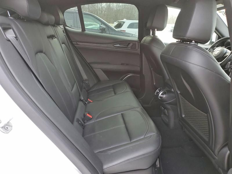 2022 Alfa Romeo Stelvio