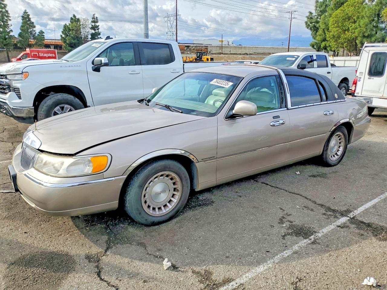 2000 Lincoln Town car Executive