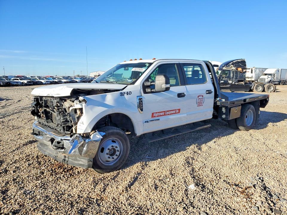 2018 Ford F350 Super Duty Flatbed Truck