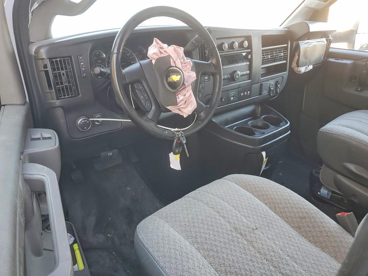 2023 Chevrolet Express BOX Truck