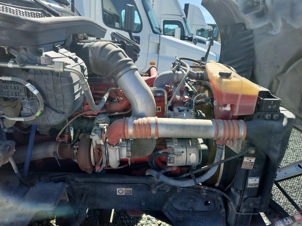 2015 Kenworth T680 Semi Truck