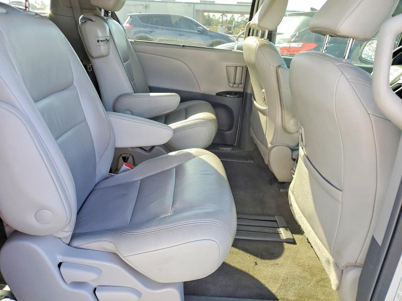 2018 Toyota Sienna xle 8-passenger