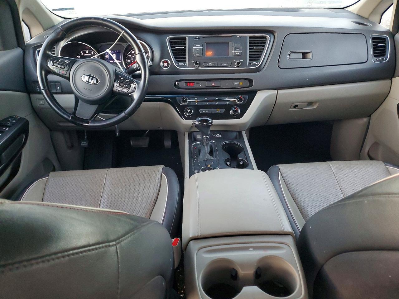 2017 KIA Sedona lx