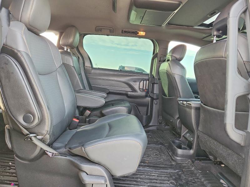 2022 Toyota Sienna xle