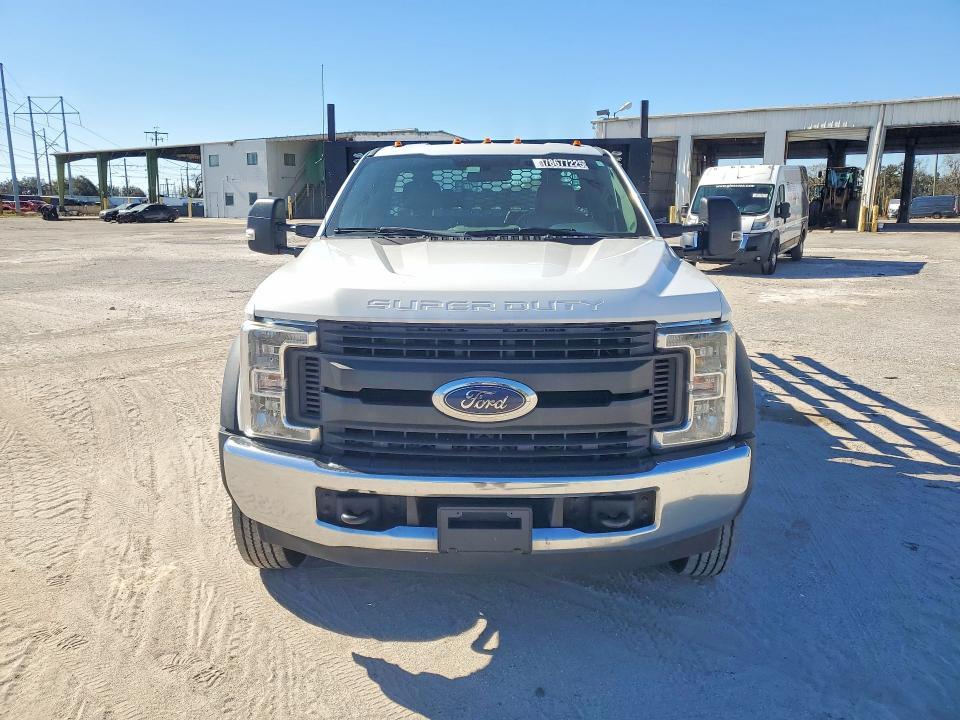 2019 Ford F450 Super Duty Flatbed Truck