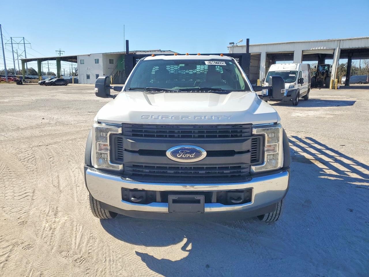 2019 Ford F450 Super Duty Flatbed Truck