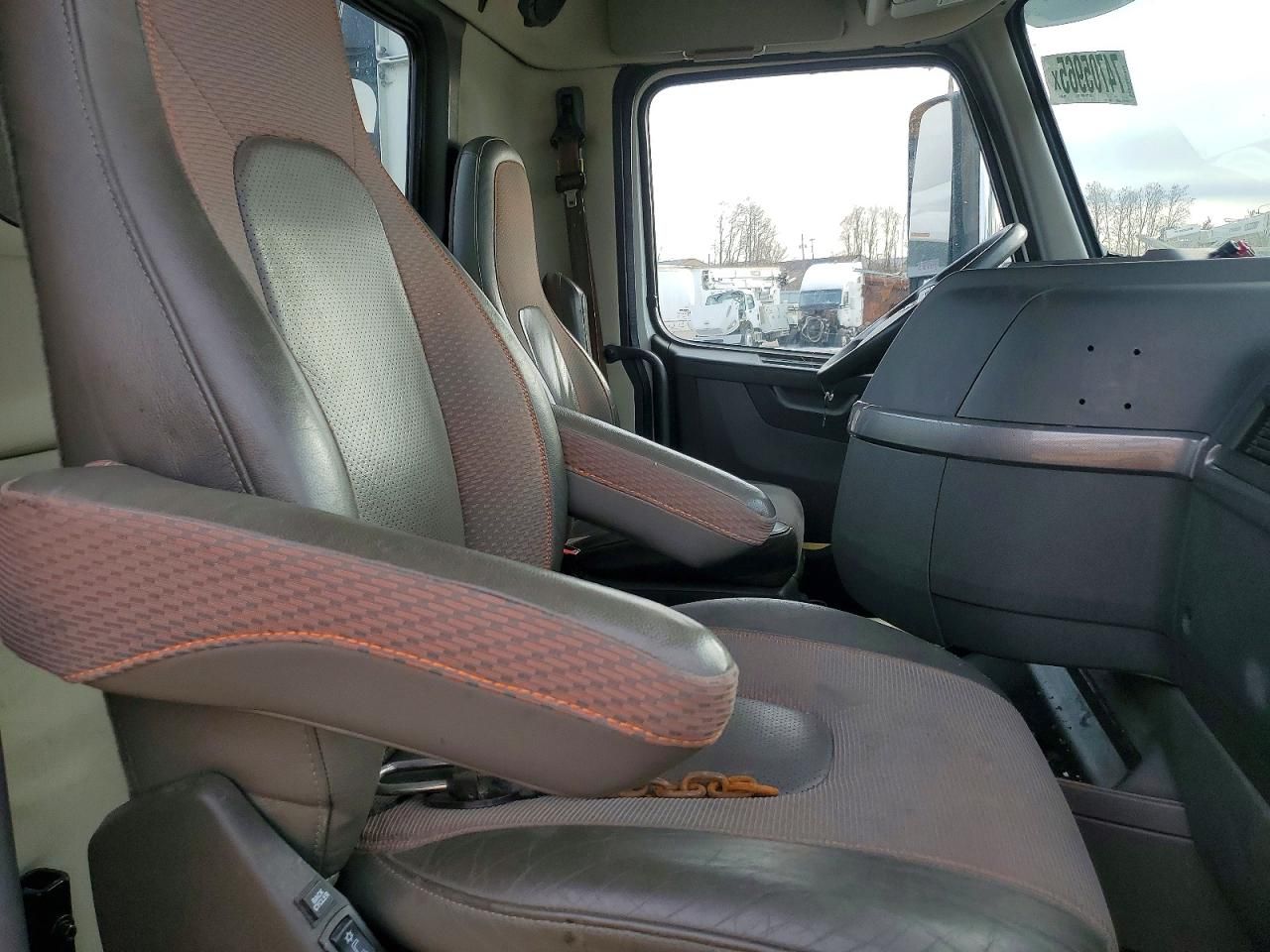 2020 Volvo VNR Semi Truck