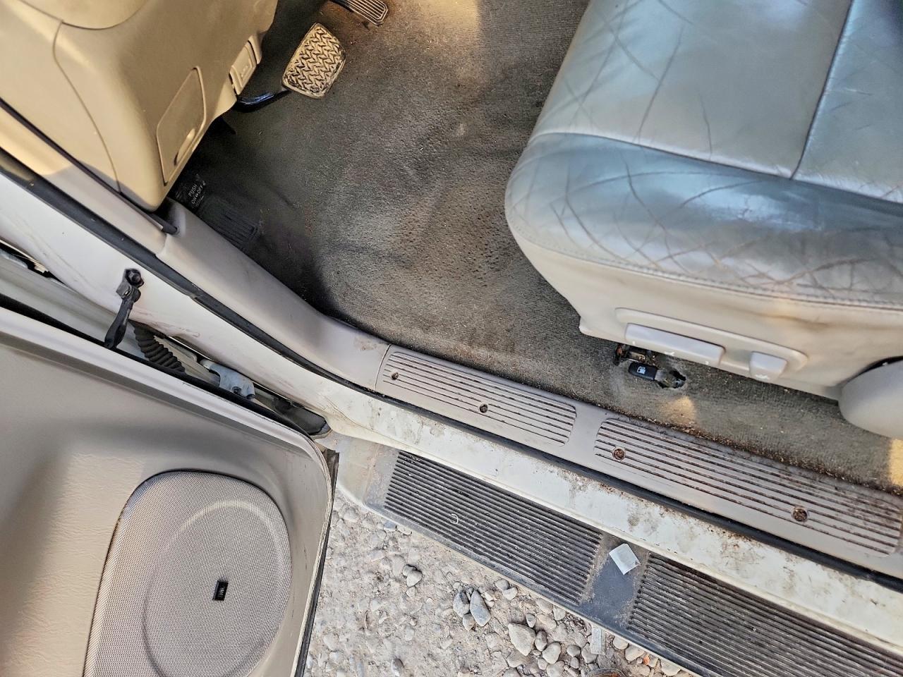 2004 Toyota Sequoia SR5